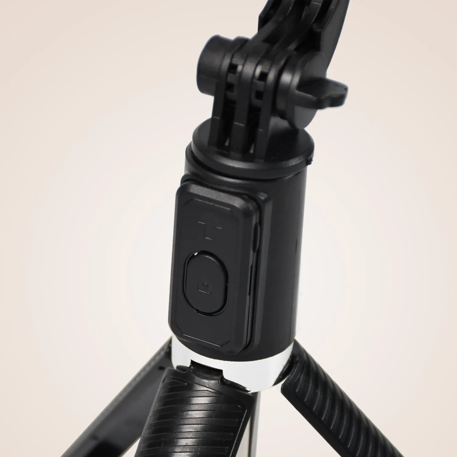 6400 Bluetooth Selfie Stick, Portable Phone Tripod Stand for Mobile.