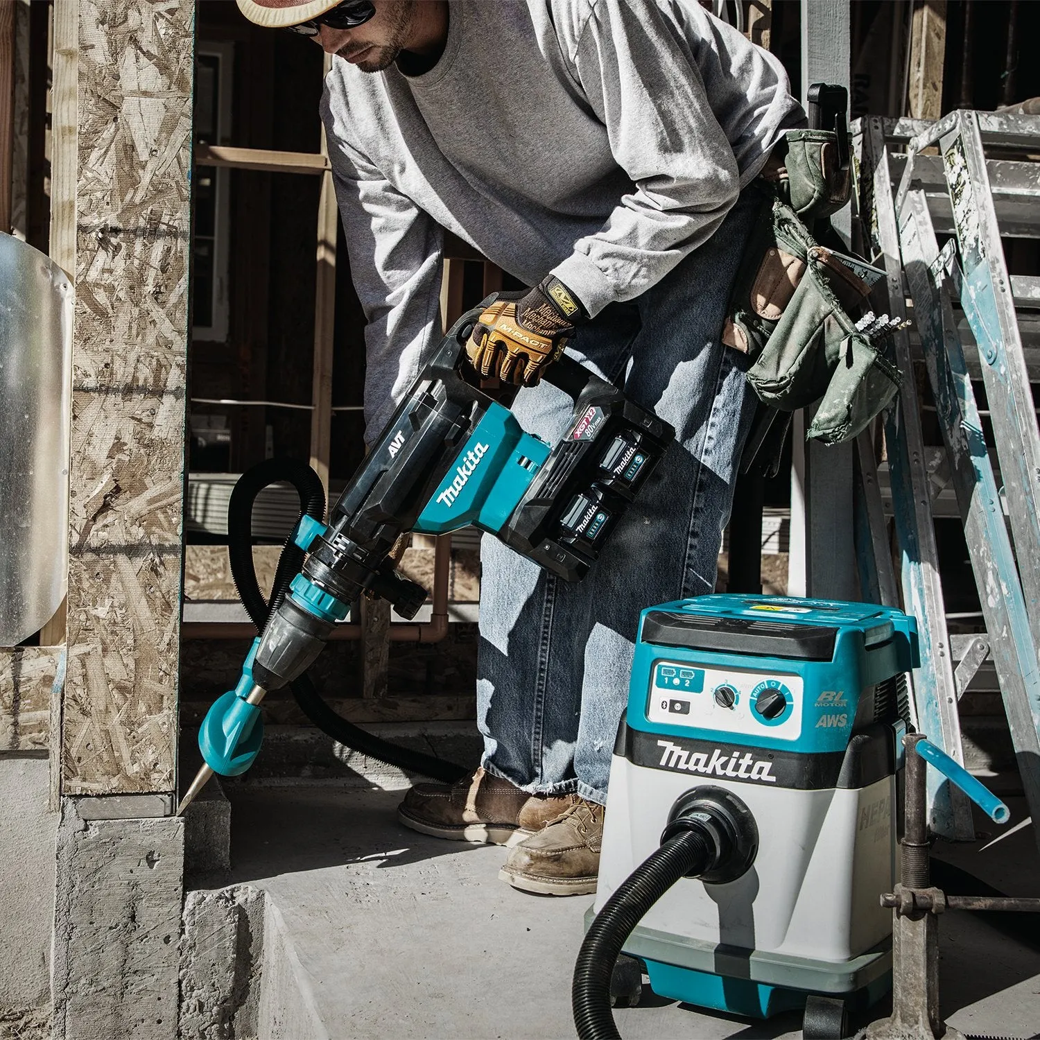 Makita (GMH02PM) 80V max (40V max X2) XGT® Brushless  28 lb. AVT® Demolition Hammer Kit