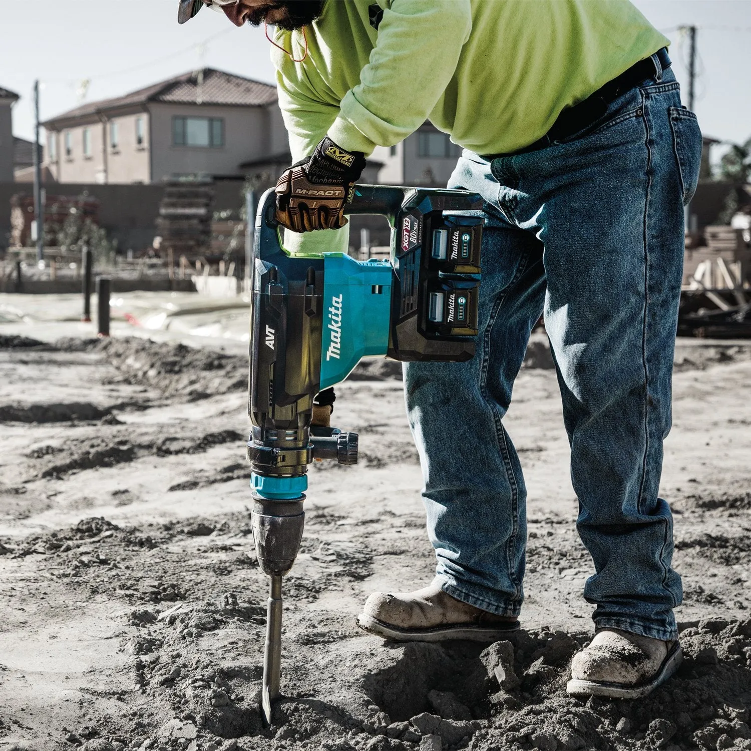 Makita (GMH02PM) 80V max (40V max X2) XGT® Brushless  28 lb. AVT® Demolition Hammer Kit